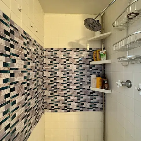 The Hathaway Suites Los Angeles Room photo